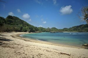 15-destinasi-wisata-ikonik-yang-patut-disambangi-di-raja-ampat