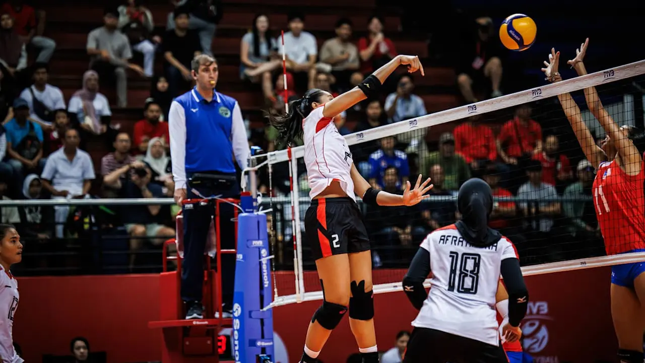 Timnas voli putri Indonesia U-21 menempati peringkat 16 Kejuaraan Dunia Voli Putri U-21 2025 setelah kalah dari Puerto Riko 2-3 (24-26, 25-19, 25-22, 22-25, 12-15) di Jawa Pos Arena, Surabaya, Minggu (17/) (foto: Volley Ball World)